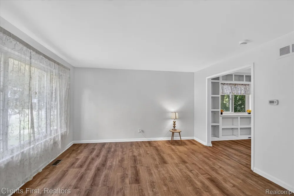 399 Surrey Heights Westland City, MI 48186