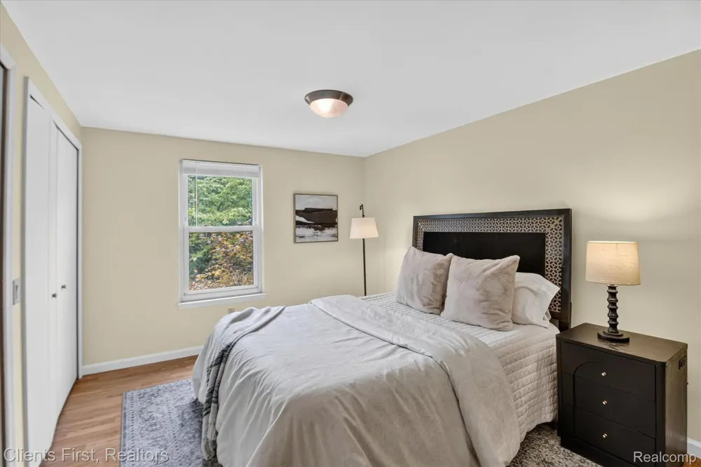 399 Surrey Heights Westland City, MI 48186
