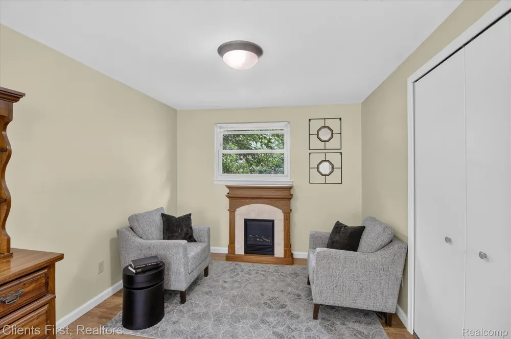399 Surrey Heights Westland City, MI 48186