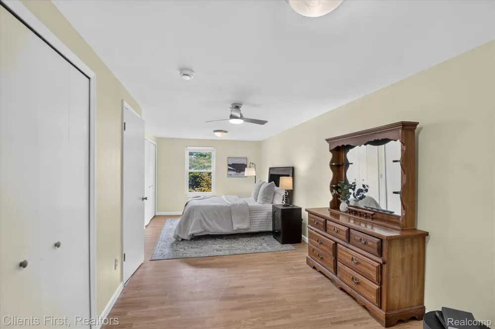 399 Surrey Heights Westland City, MI 48186