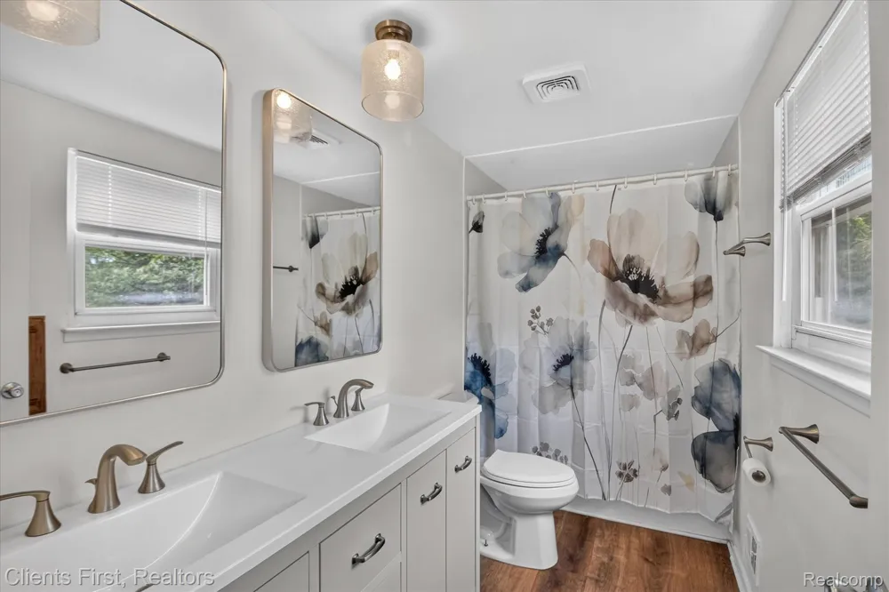 399 Surrey Heights Westland City, MI 48186
