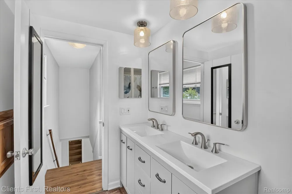 399 Surrey Heights Westland City, MI 48186