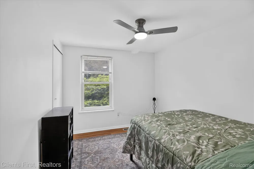 399 Surrey Heights Westland City, MI 48186