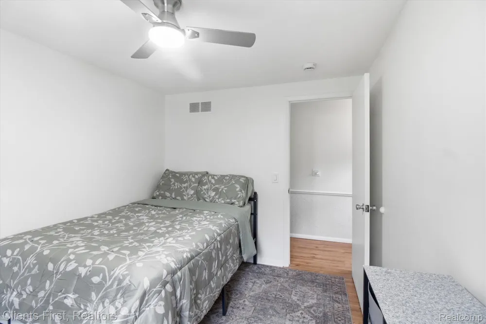 399 Surrey Heights Westland City, MI 48186
