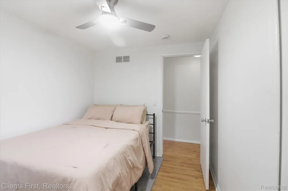 399 Surrey Heights Westland City, MI 48186