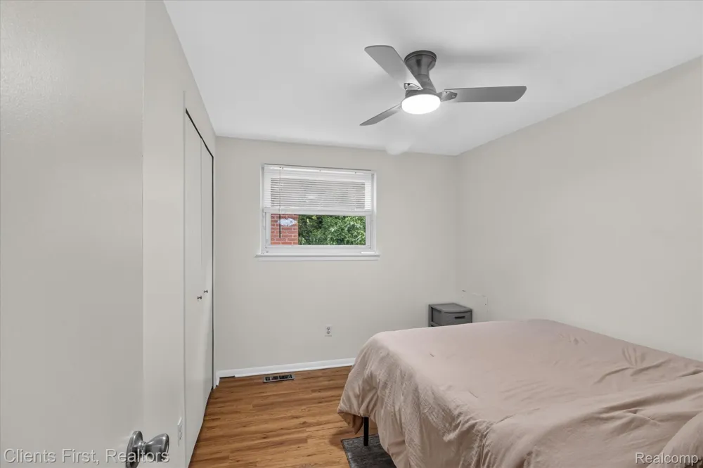 399 Surrey Heights Westland City, MI 48186