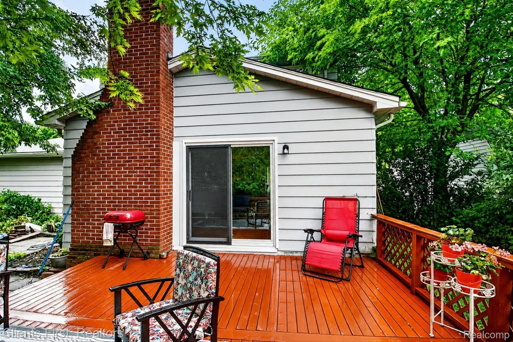 399 Surrey Heights Westland City, MI 48186