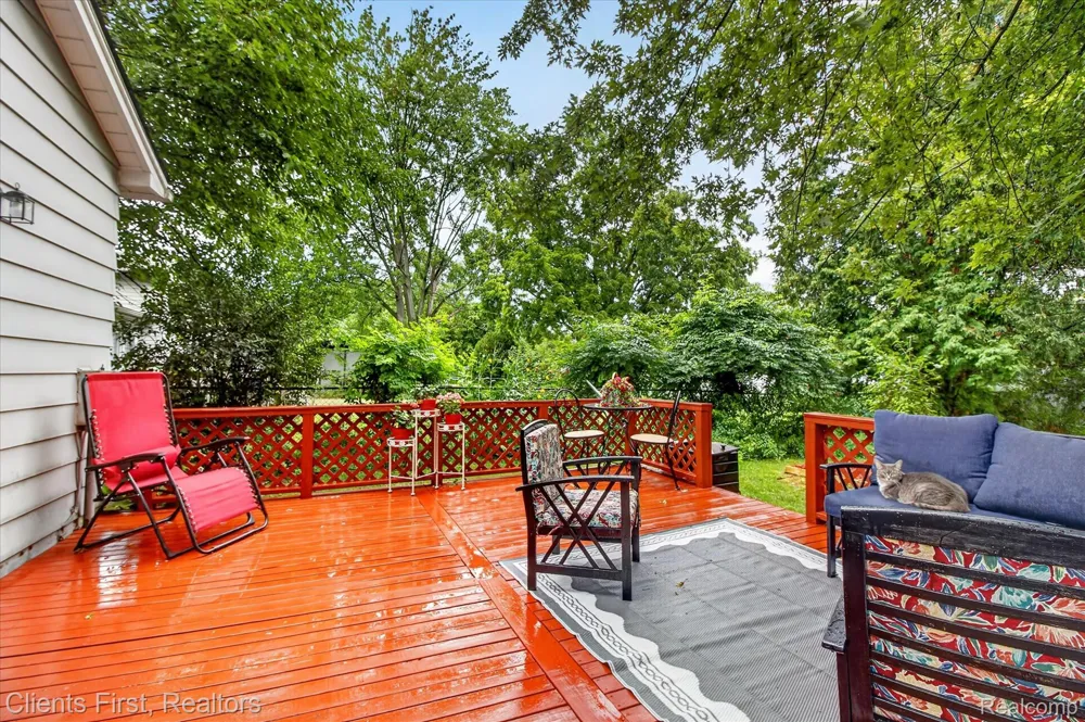 399 Surrey Heights Westland City, MI 48186