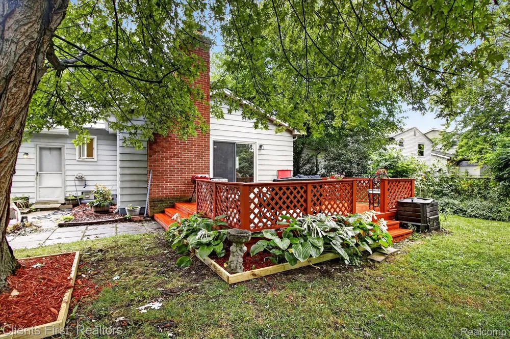 399 Surrey Heights Westland City, MI 48186