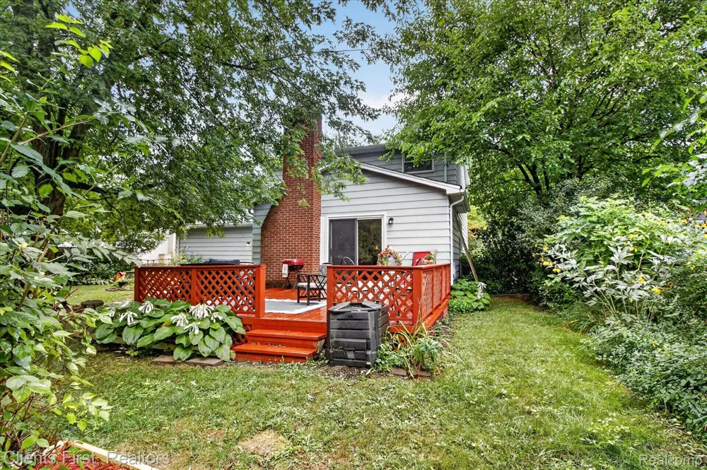 399 Surrey Heights Westland City, MI 48186