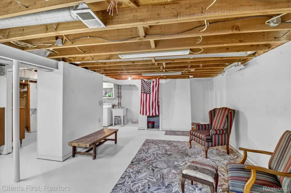 399 Surrey Heights Westland City, MI 48186
