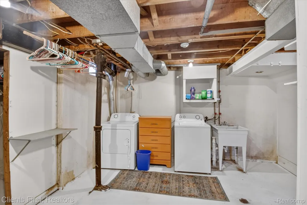 399 Surrey Heights Westland City, MI 48186