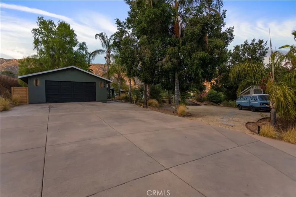117 La Cresta El Cajon, CA 92019