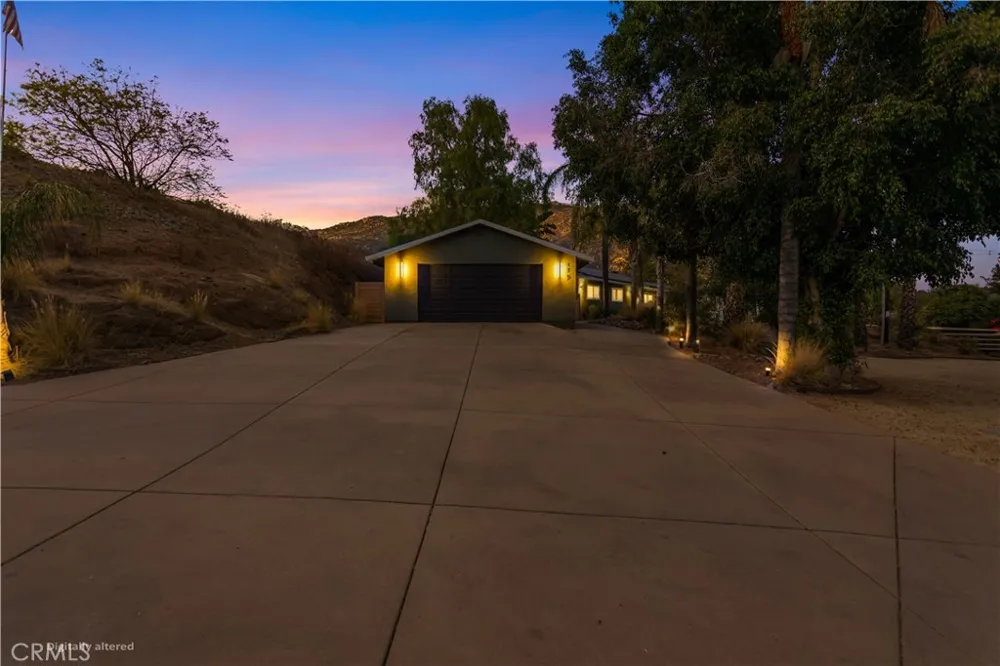 117 La Cresta El Cajon, CA 92019