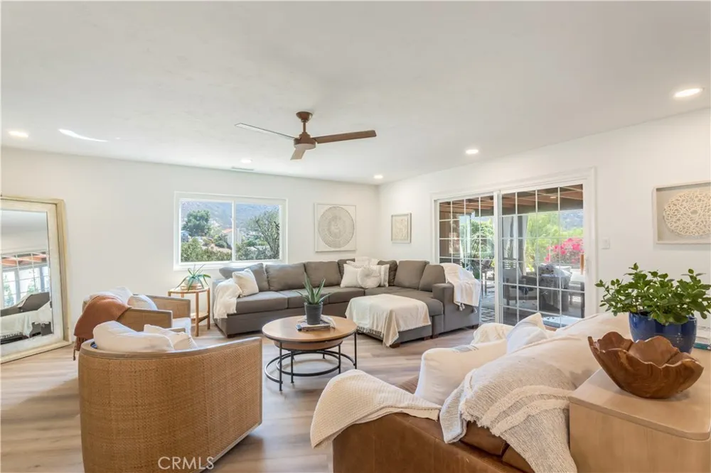 117 La Cresta El Cajon, CA 92019