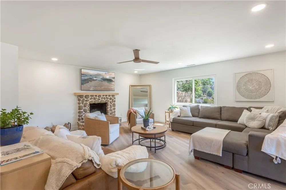 117 La Cresta El Cajon, CA 92019