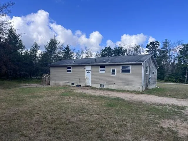 961 Dusty Irons, MI 49644