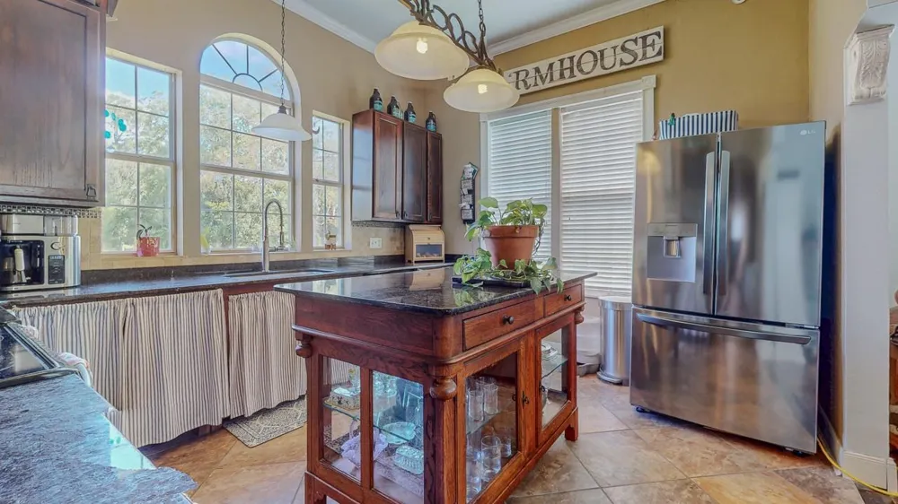 1401 E Buccaneer Drive Winnie, TX 77665