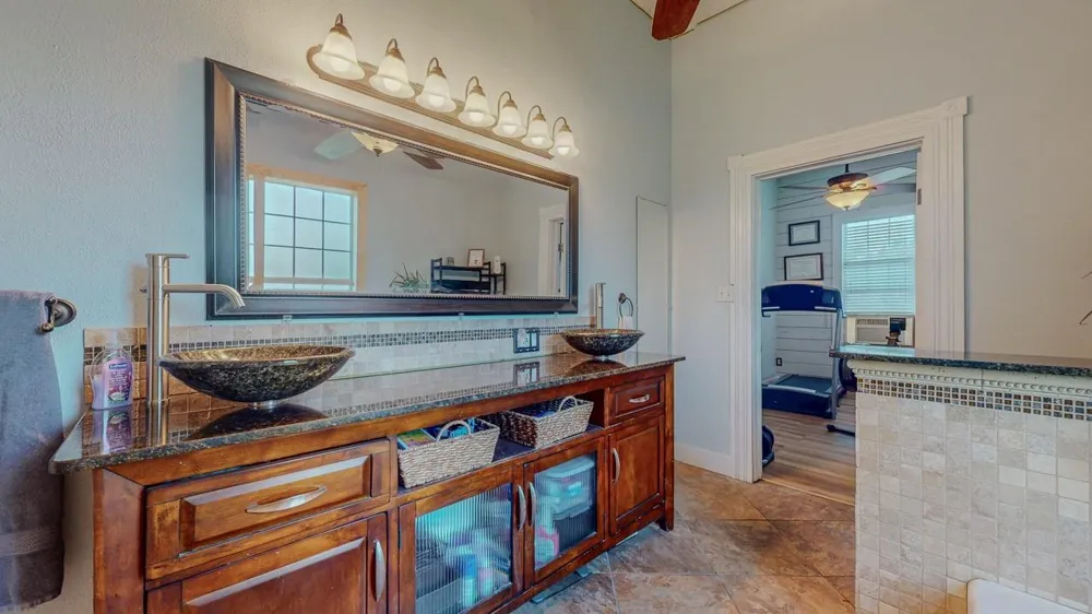 1401 E Buccaneer Drive Winnie, TX 77665