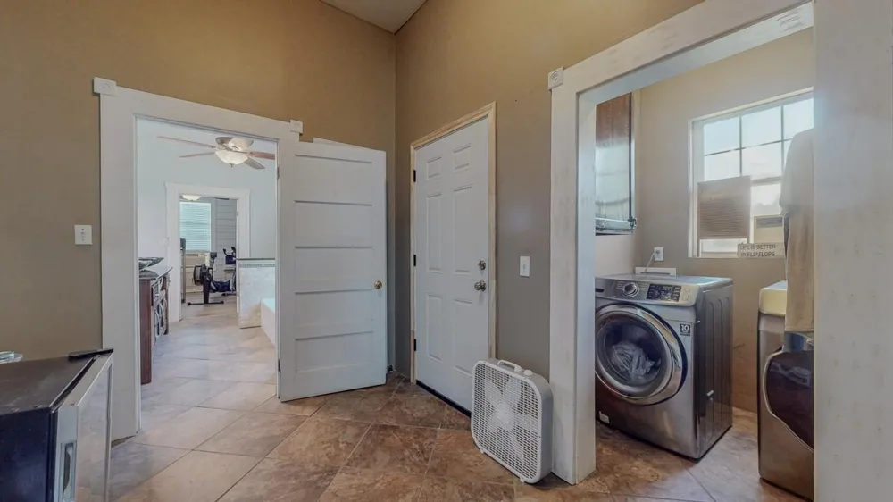 1401 E Buccaneer Drive Winnie, TX 77665