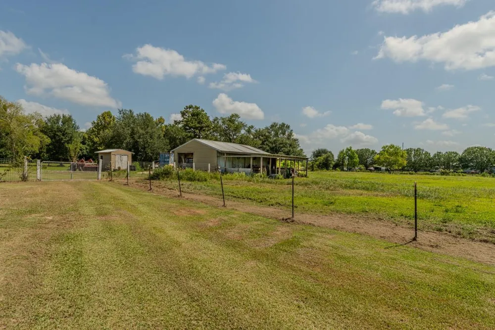 1401 E Buccaneer Drive Winnie, TX 77665