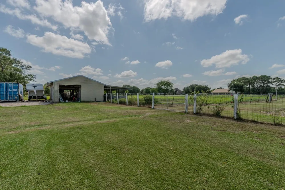 1401 E Buccaneer Drive Winnie, TX 77665