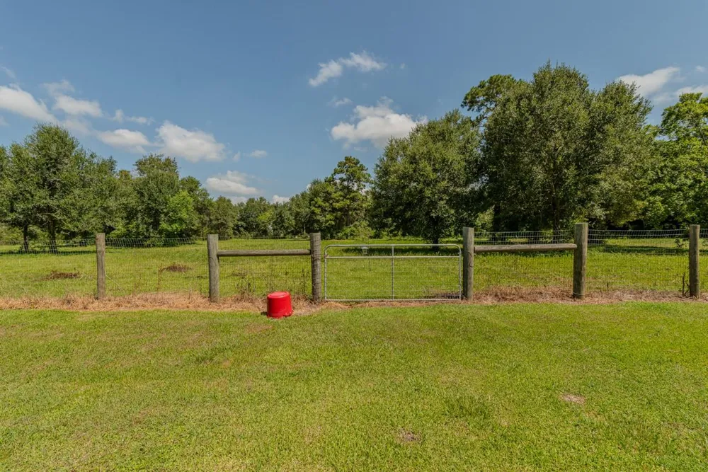 1401 E Buccaneer Drive Winnie, TX 77665