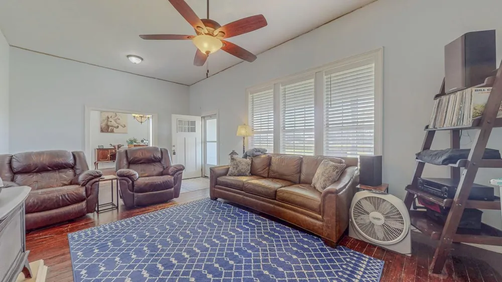1401 E Buccaneer Drive Winnie, TX 77665