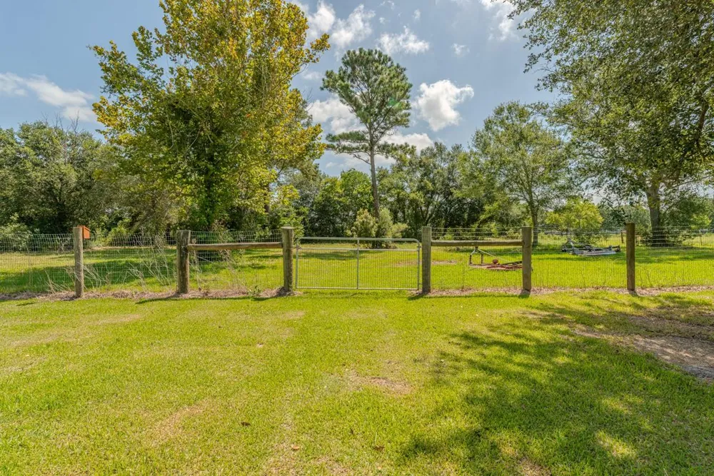 1401 E Buccaneer Drive Winnie, TX 77665