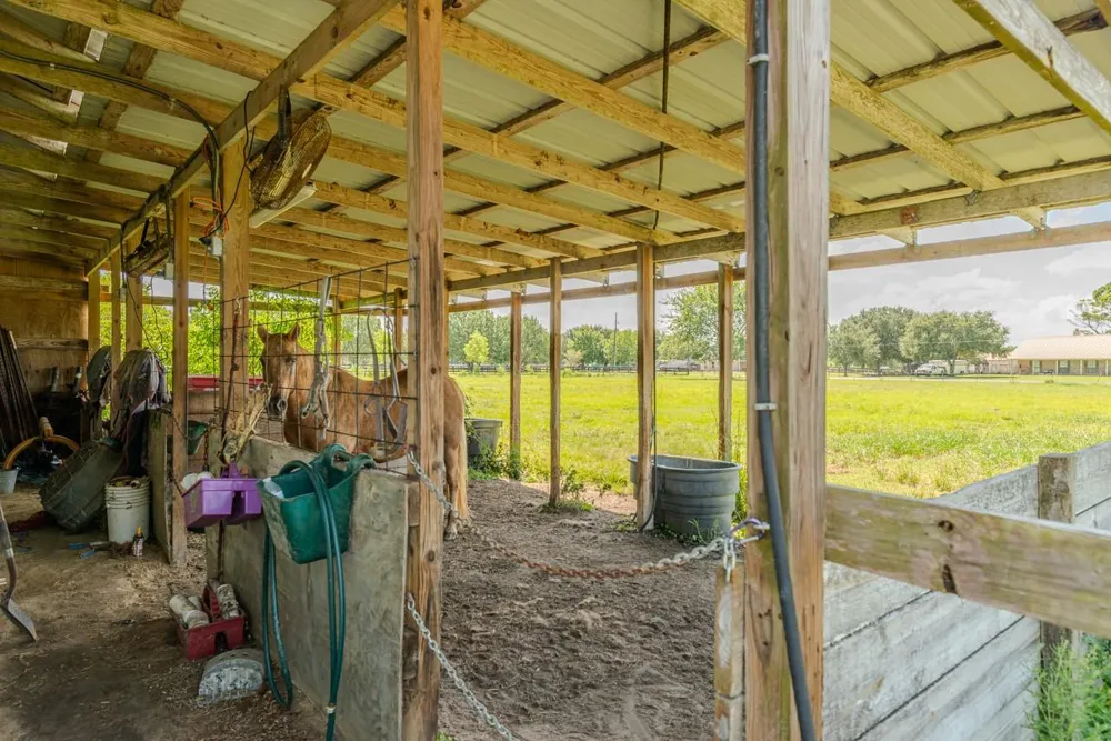1401 E Buccaneer Drive Winnie, TX 77665
