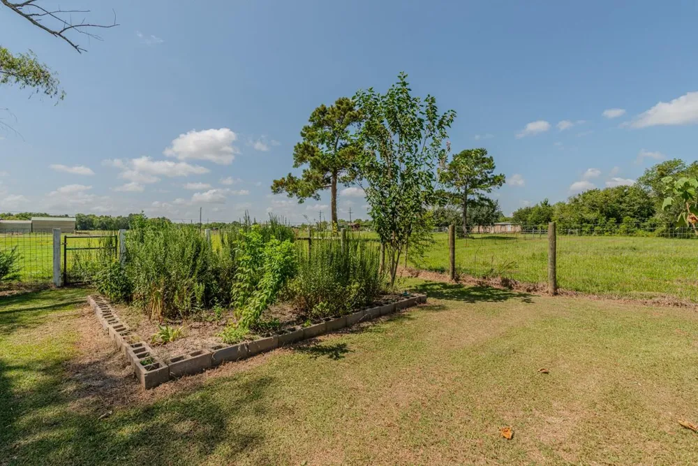 1401 E Buccaneer Drive Winnie, TX 77665