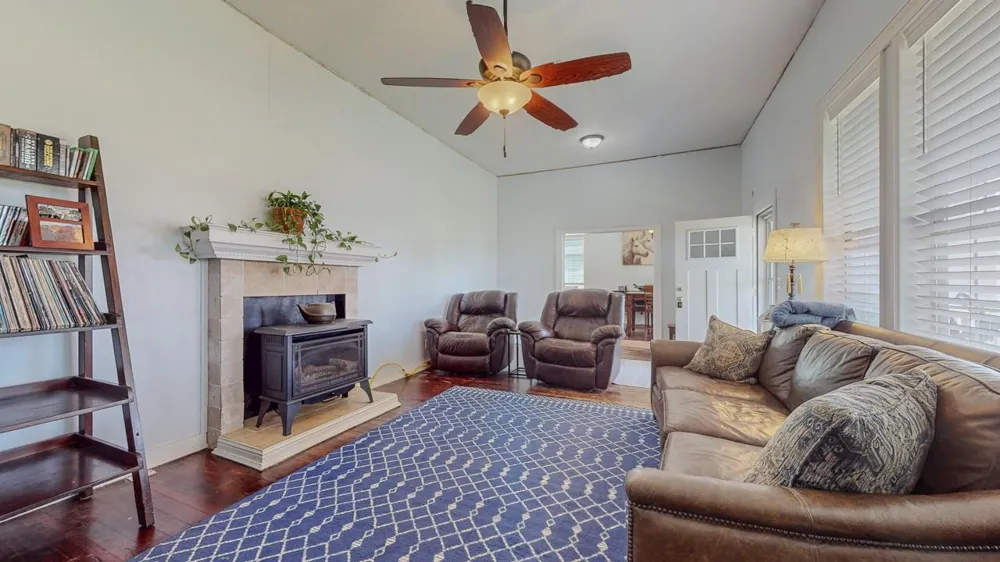 1401 E Buccaneer Drive Winnie, TX 77665