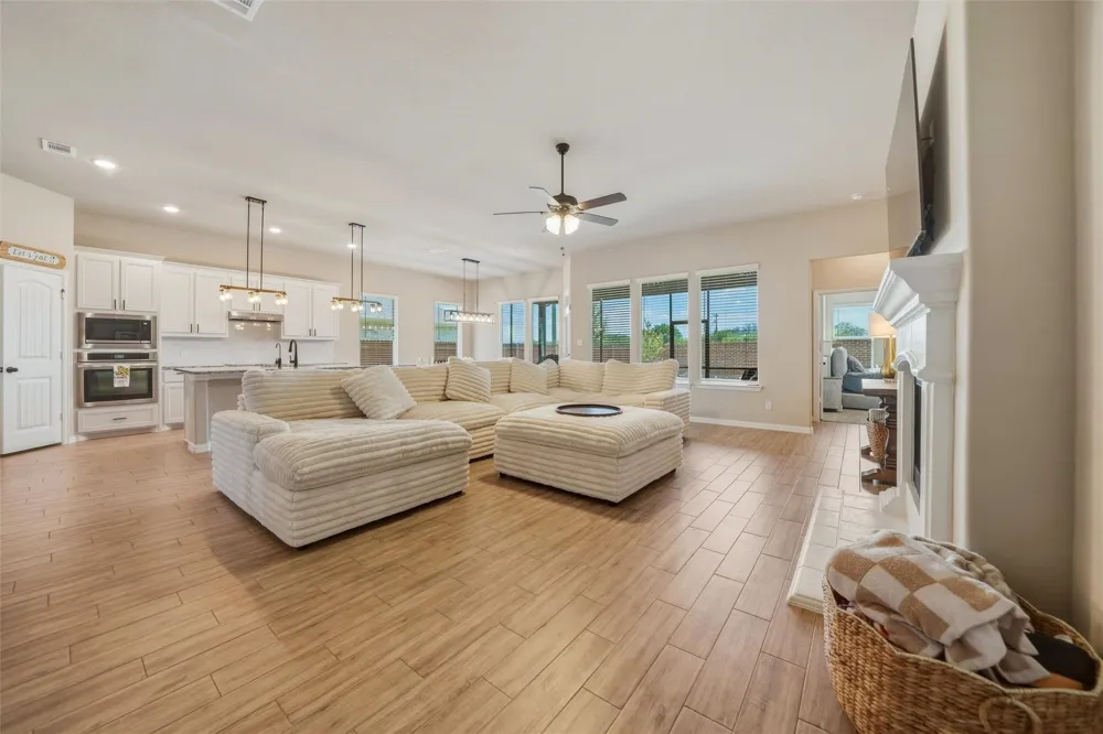 1516 Somerset Lane Weatherford, TX 76087