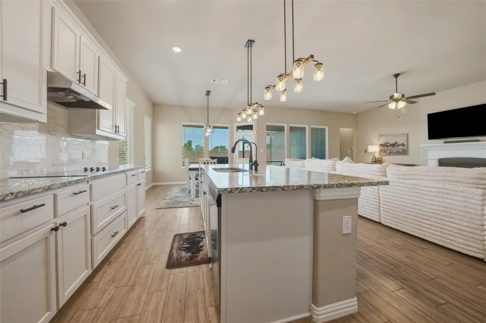 1516 Somerset Lane Weatherford, TX 76087