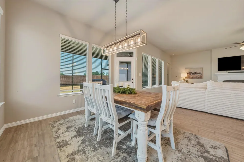 1516 Somerset Lane Weatherford, TX 76087