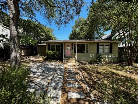 2012 De Verne Street