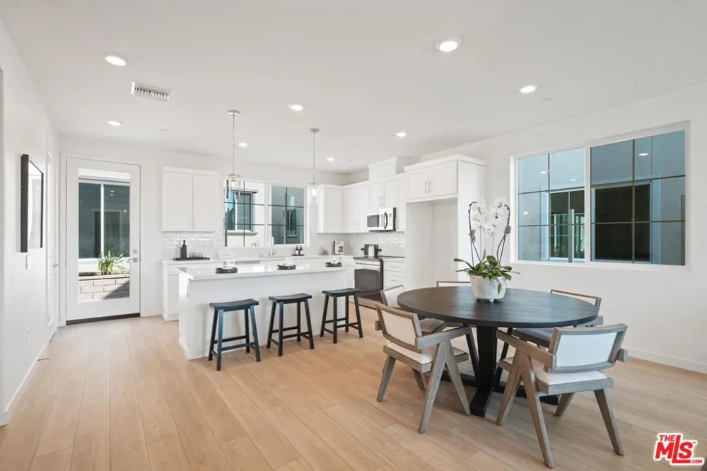 4874 Arroyo Run Moorpark, CA 93021