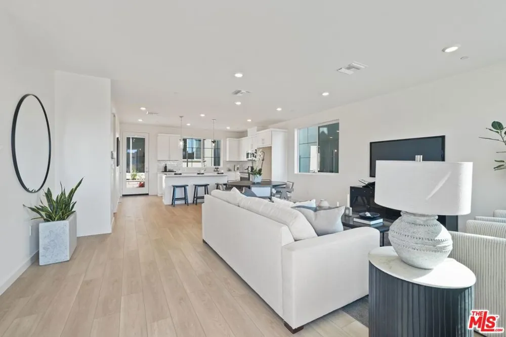 4874 Arroyo Run Moorpark, CA 93021