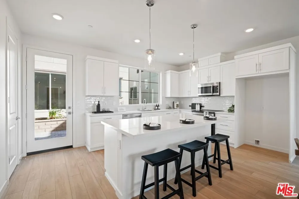 4874 Arroyo Run Moorpark, CA 93021