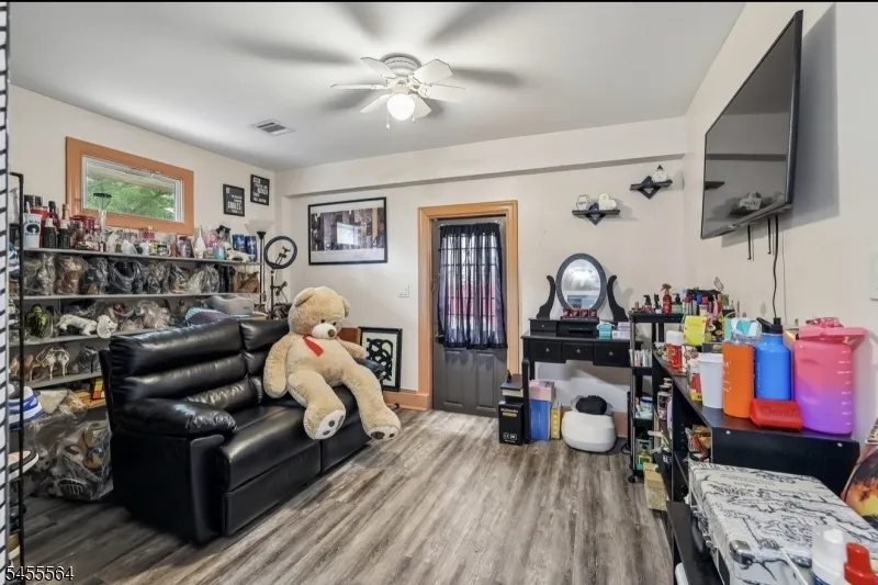 382 Amherst St East Orange City, NJ 07018