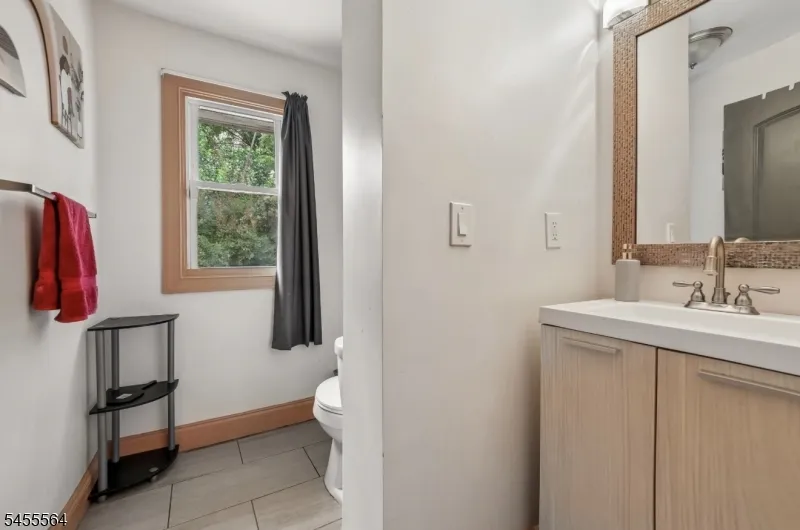 382 Amherst St East Orange City, NJ 07018