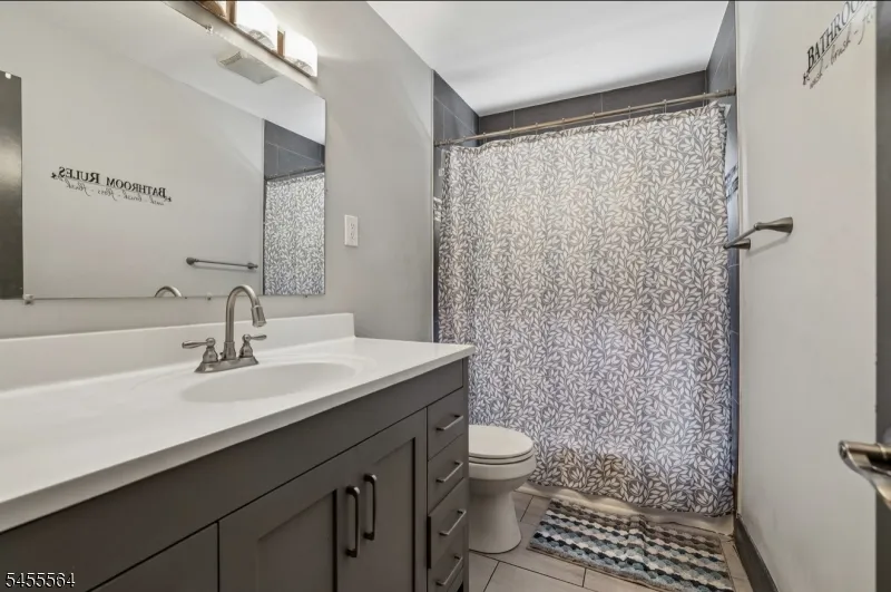 382 Amherst St East Orange City, NJ 07018
