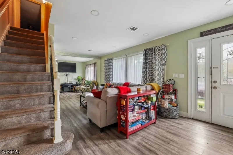 382 Amherst St East Orange City, NJ 07018