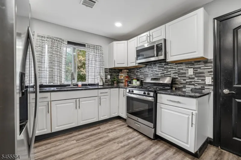 382 Amherst St East Orange City, NJ 07018