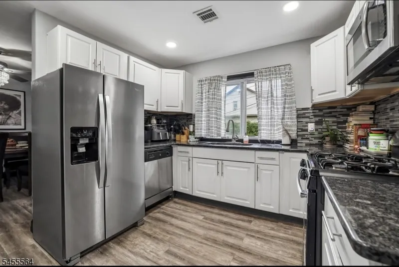 382 Amherst St East Orange City, NJ 07018