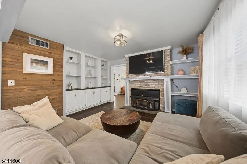1 Cardinal Dr Sparta, NJ 07871