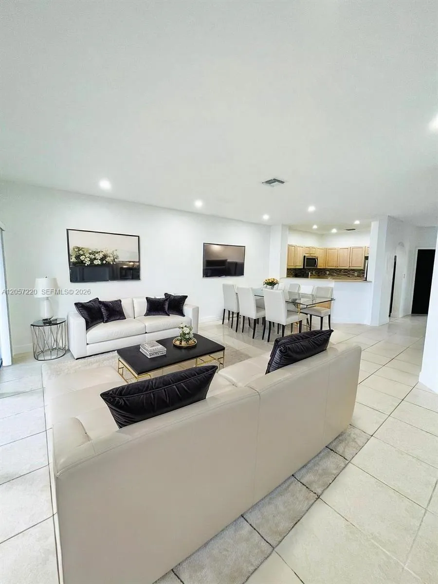 12162 SW 5th Ct Pembroke Pines, FL 33025