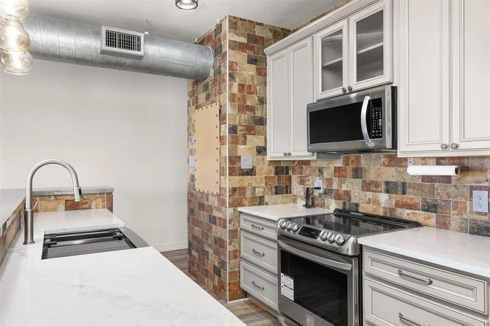 18809 Egret Bay Boulevard #321 Webster, TX 77058