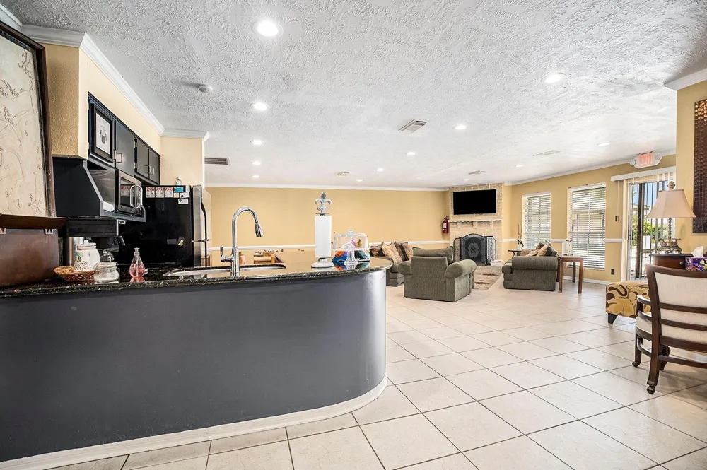 1500 Bay Area Boulevard #424 Houston, TX 77058