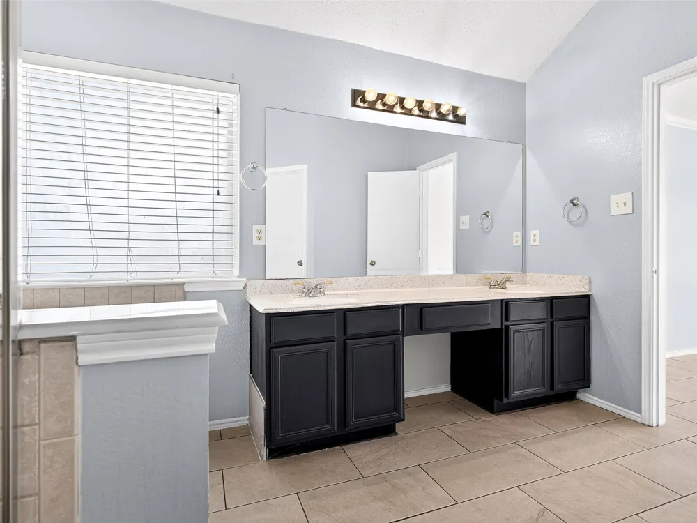 1022 Pondview Drive Cedar Hill, TX 75104